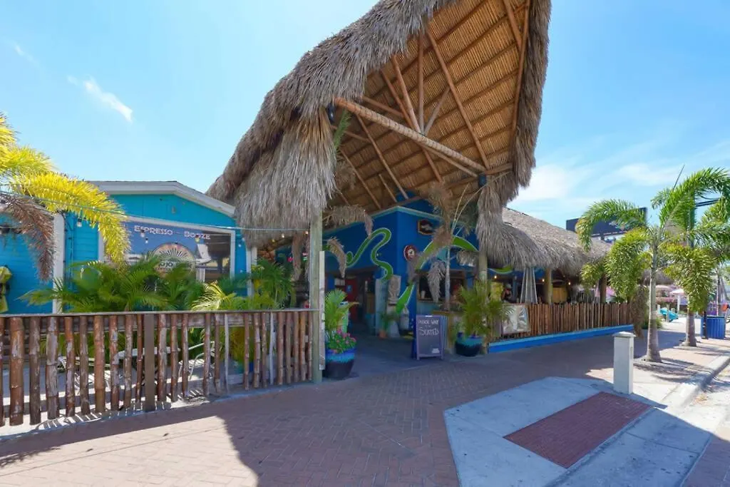 Siesta Key Village-suite #3: A Block To The Beach!