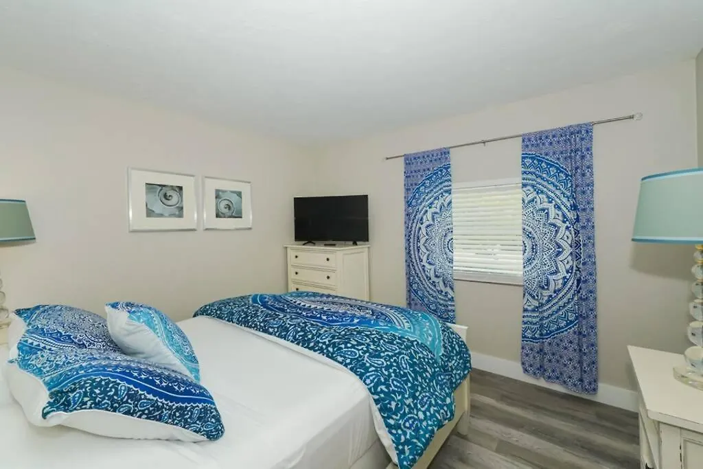Apartment Siesta Key Village-suite #3: A Block To The Beach! *