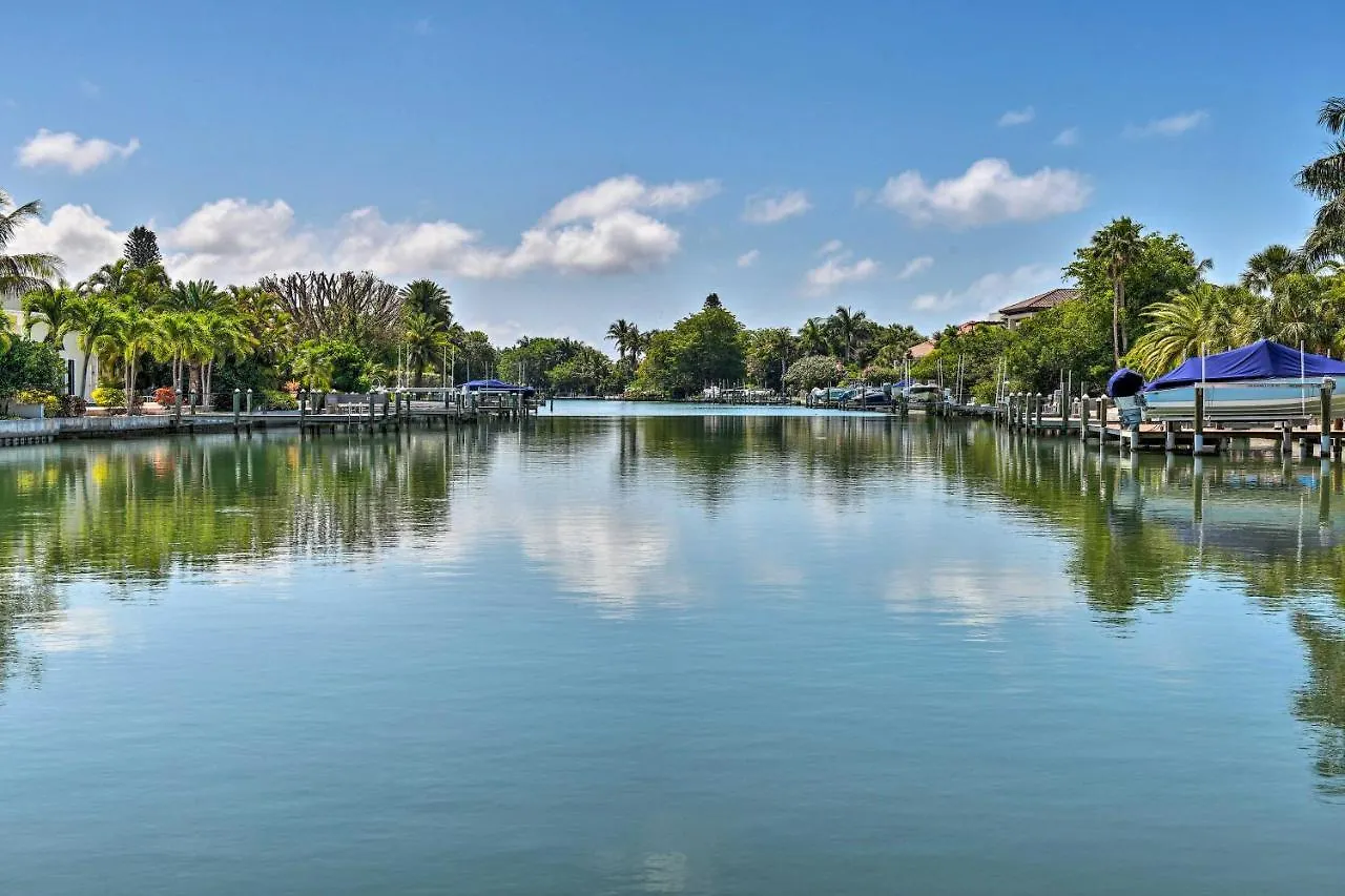 Bright Coastal Walk To Lido Key Beach! Sarasota