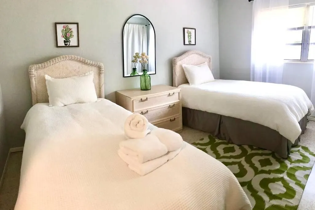 Boho Vibe 3b/2b Centrally Located Alta Vista Holiday home Sarasota