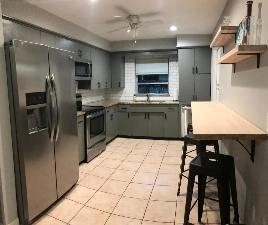 Boho Vibe 3b/2b Centrally Located Alta Vista *