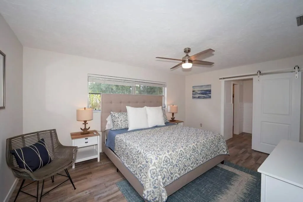 Holiday home Pool - Close To Beaches, Food, Downtown!