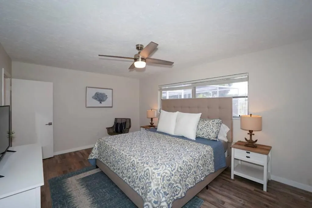 Holiday home Pool - Close To Beaches, Food, Downtown! *