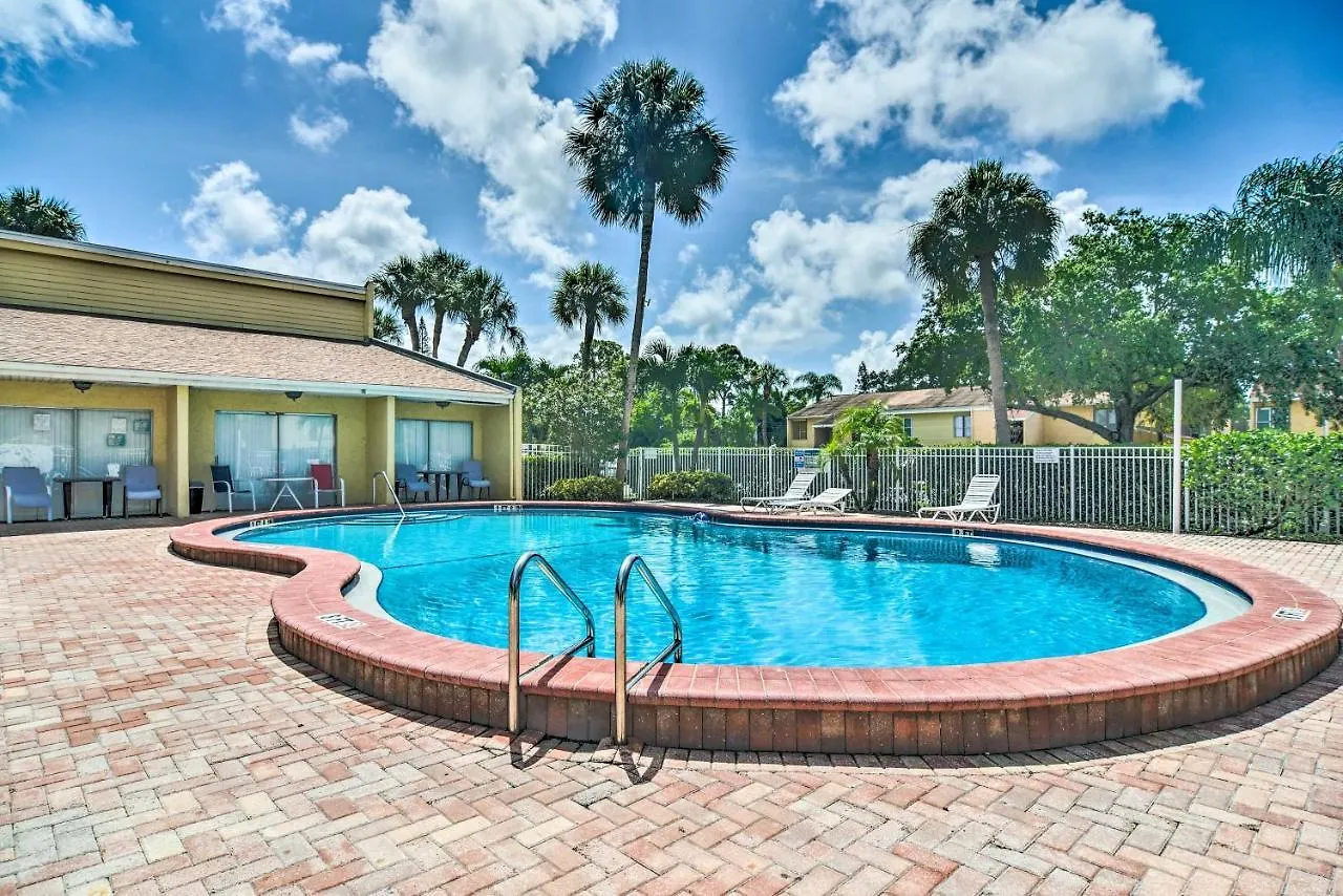 Escape About 4 Mi To Siesta Key Beach! *