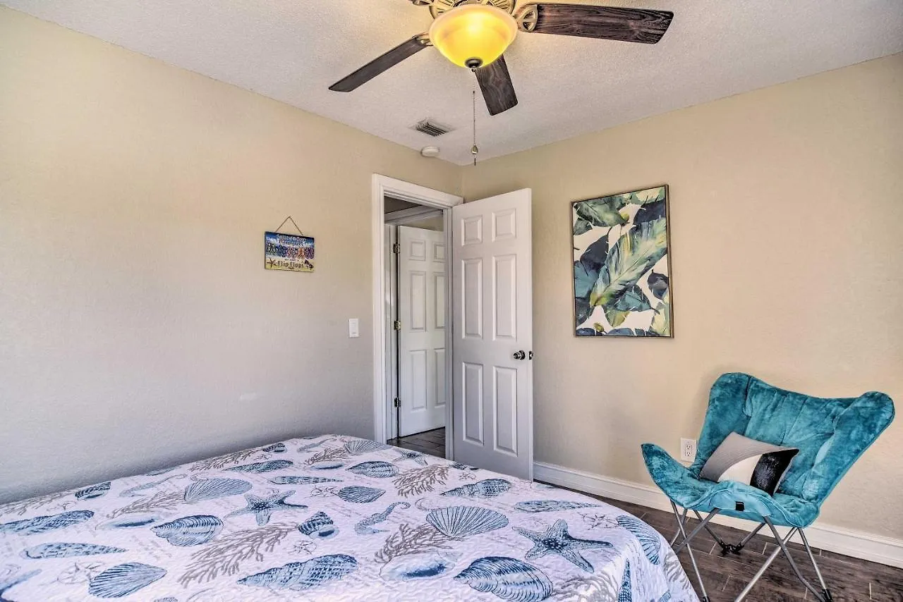 Escape About 4 Mi To Siesta Key Beach!