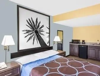 Super 8 By Wyndham Sarasota Near Siesta Key Motel
