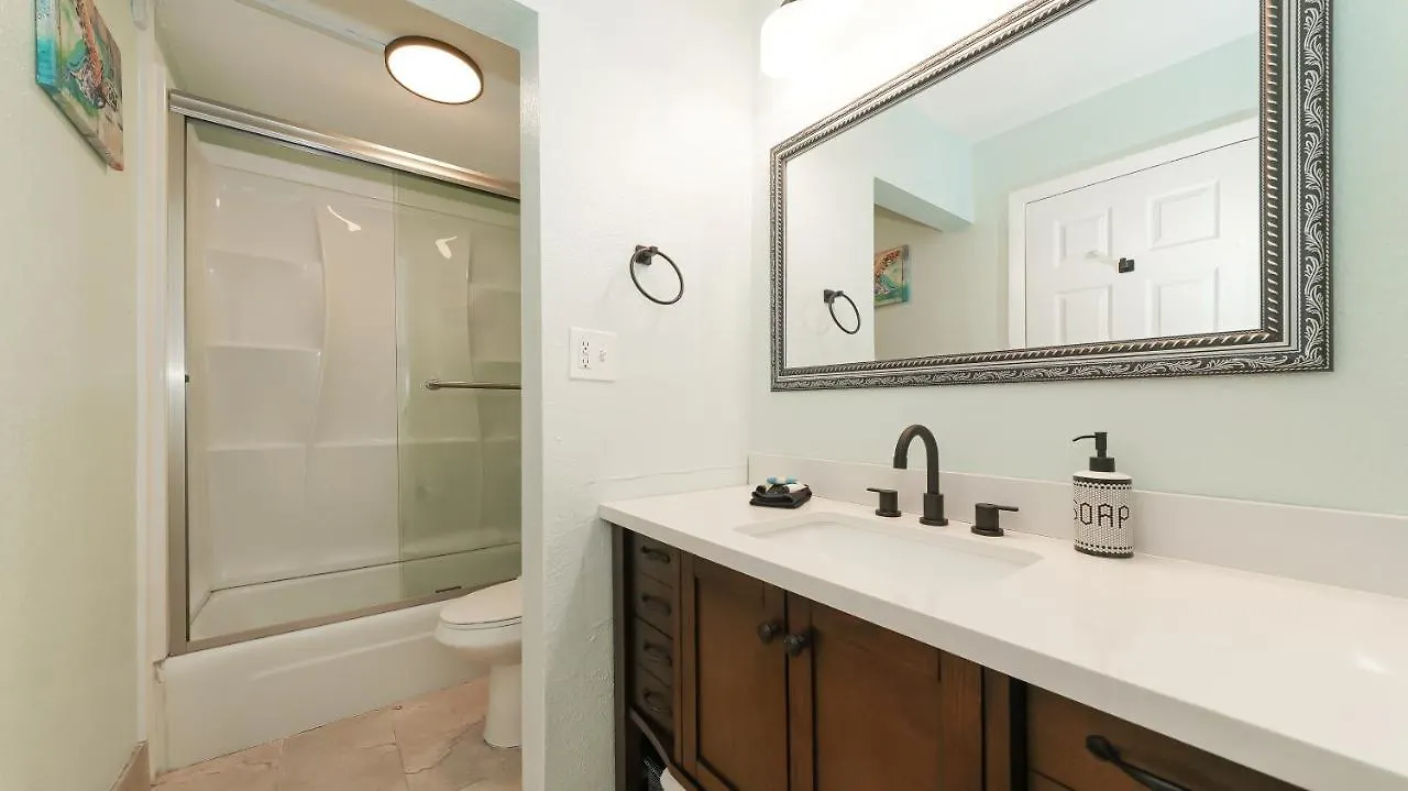 Heated Pool, Huge Tv, Waterfront Tiki Bar & Grill, Close To Beaches *