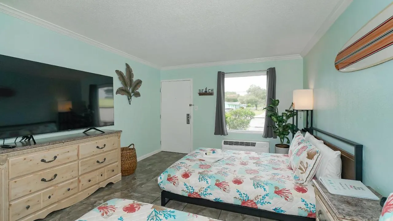 Heated Pool, Huge Tv, Waterfront Tiki Bar & Grill, Close To Beaches