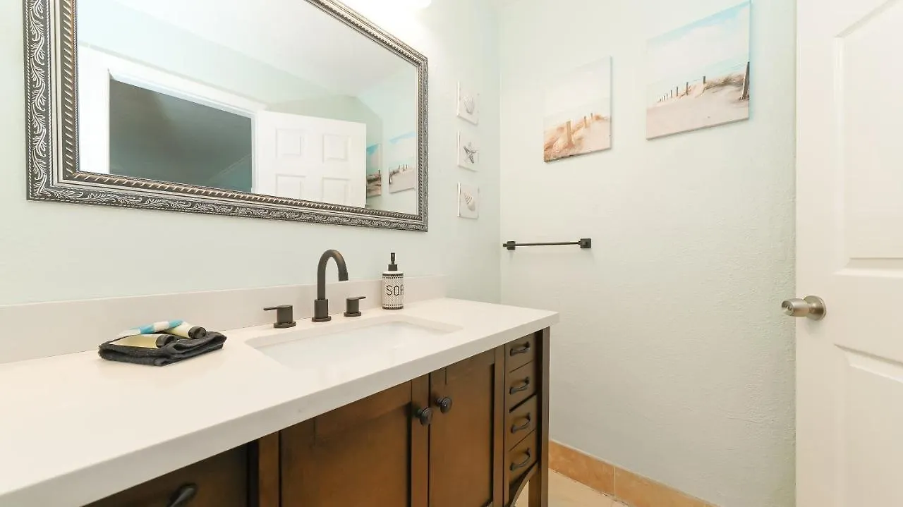 Apartahotel Heated Pool, Huge Tv, Waterfront Tiki Bar & Grill, Close To Beaches