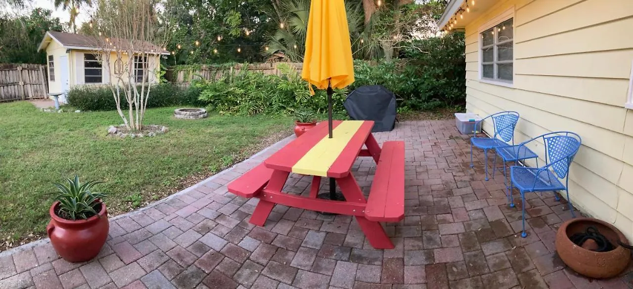 Boho Vibe 3b/2b Centrally Located Alta Vista Sarasota