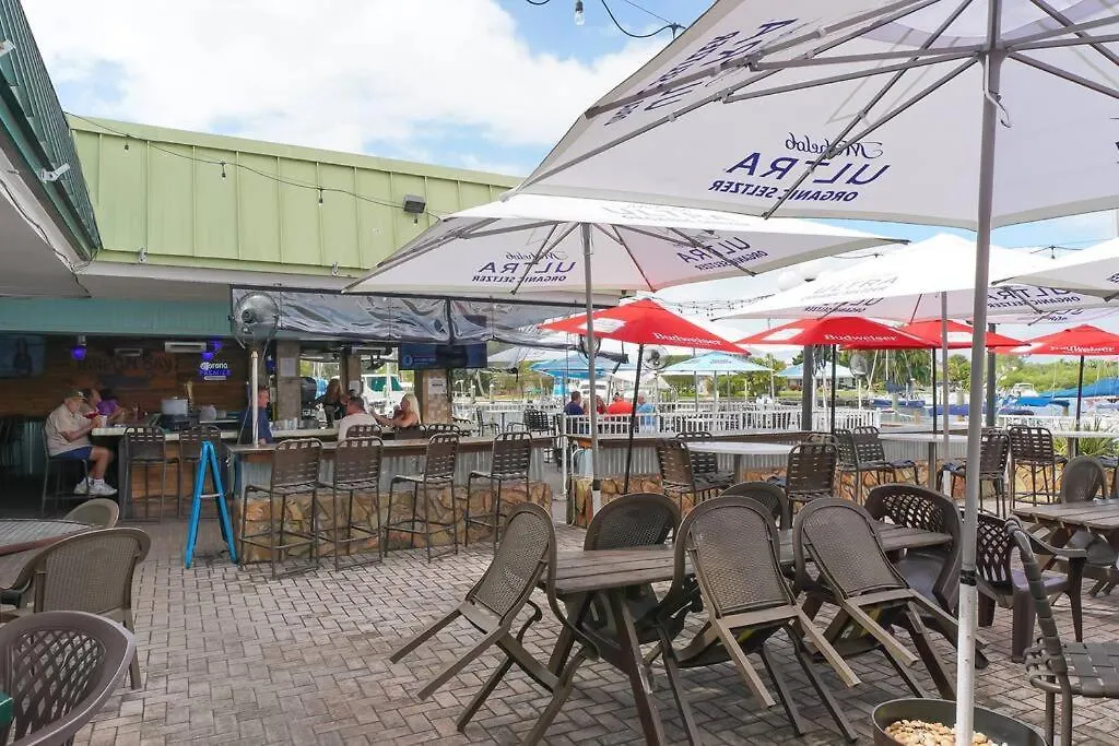 127 - Waterfront, Heated Pool, Huge Tv, Tiki Bar & Grill *