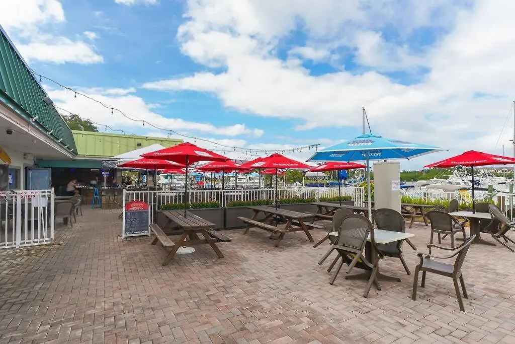 127 - Waterfront, Heated Pool, Huge Tv, Tiki Bar & Grill Apartmán