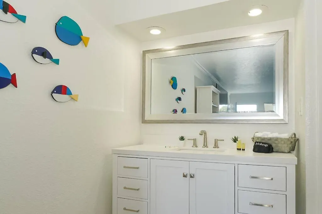 127 - Waterfront, Heated Pool, Huge Tv, Tiki Bar & Grill Sarasota