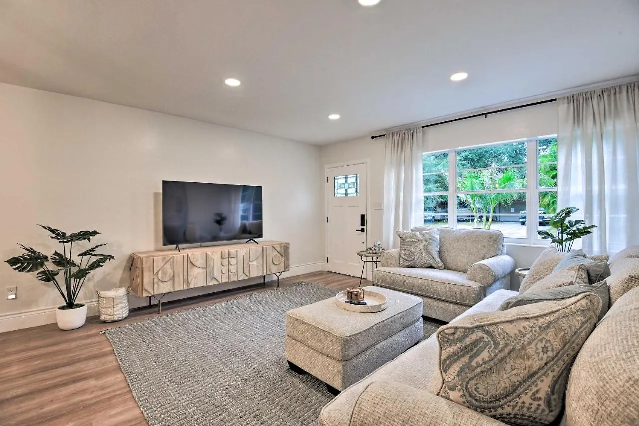 The Melrose With Large Private Lanai Holiday home