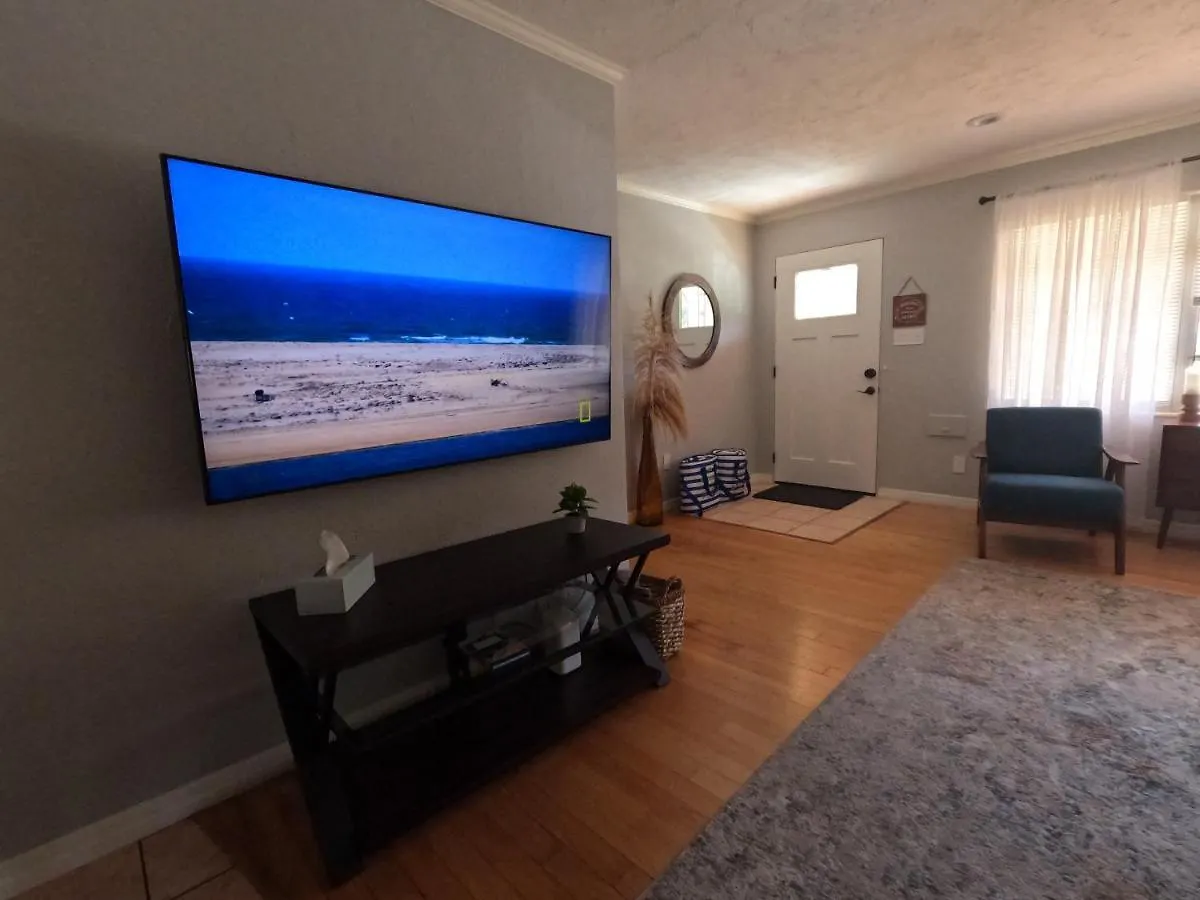 Boho Vibe 3b/2b Centrally Located Alta Vista Sarasota