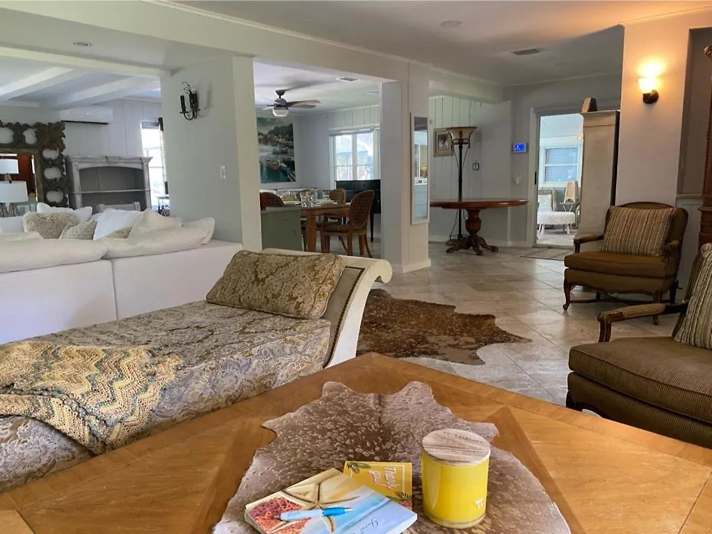 Siesta Key Waterfront Estate W Pool Privacy! Villa