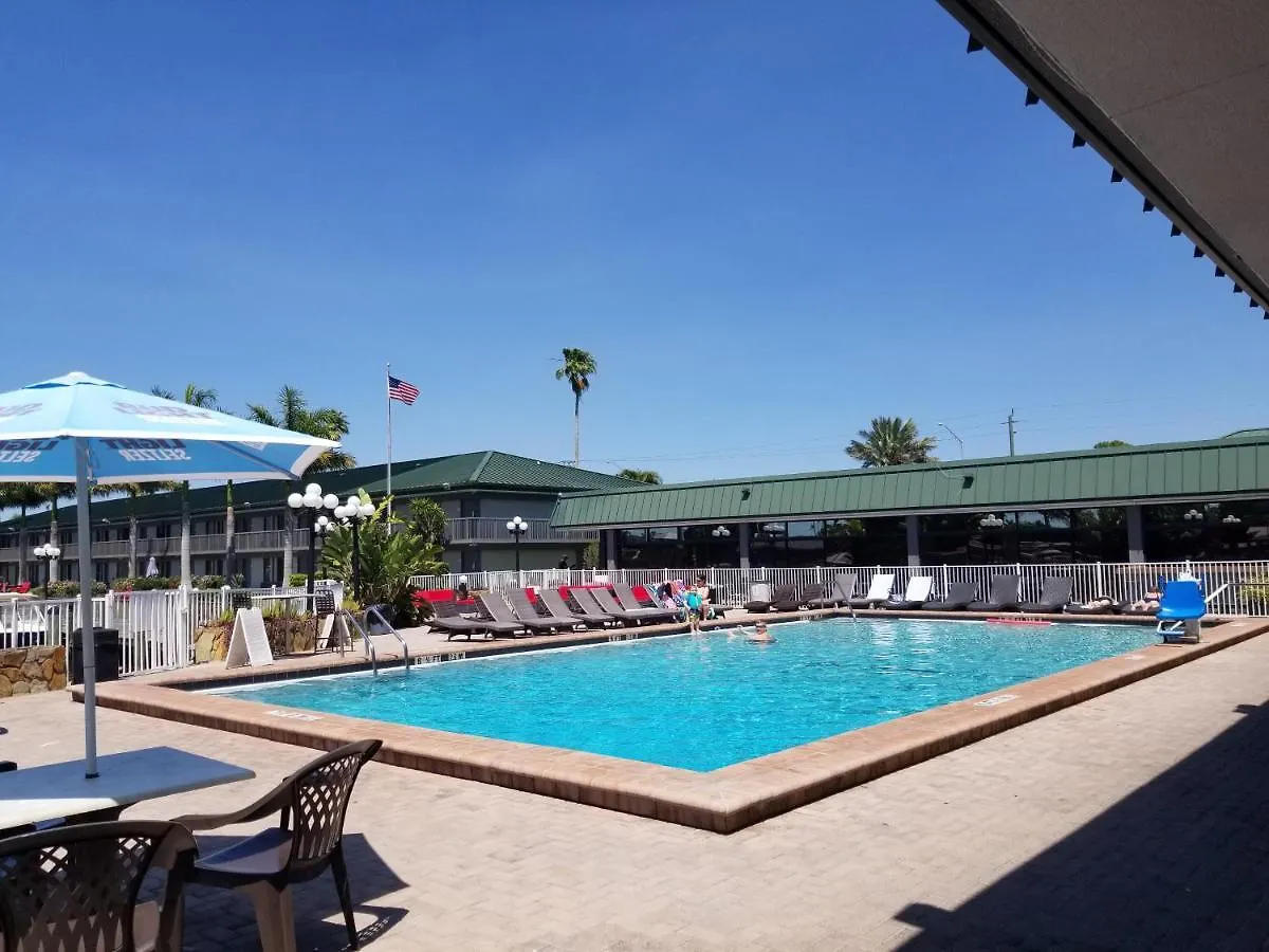 New Listing Cay Close To Beaches, Airport, Stores Aparthotel
