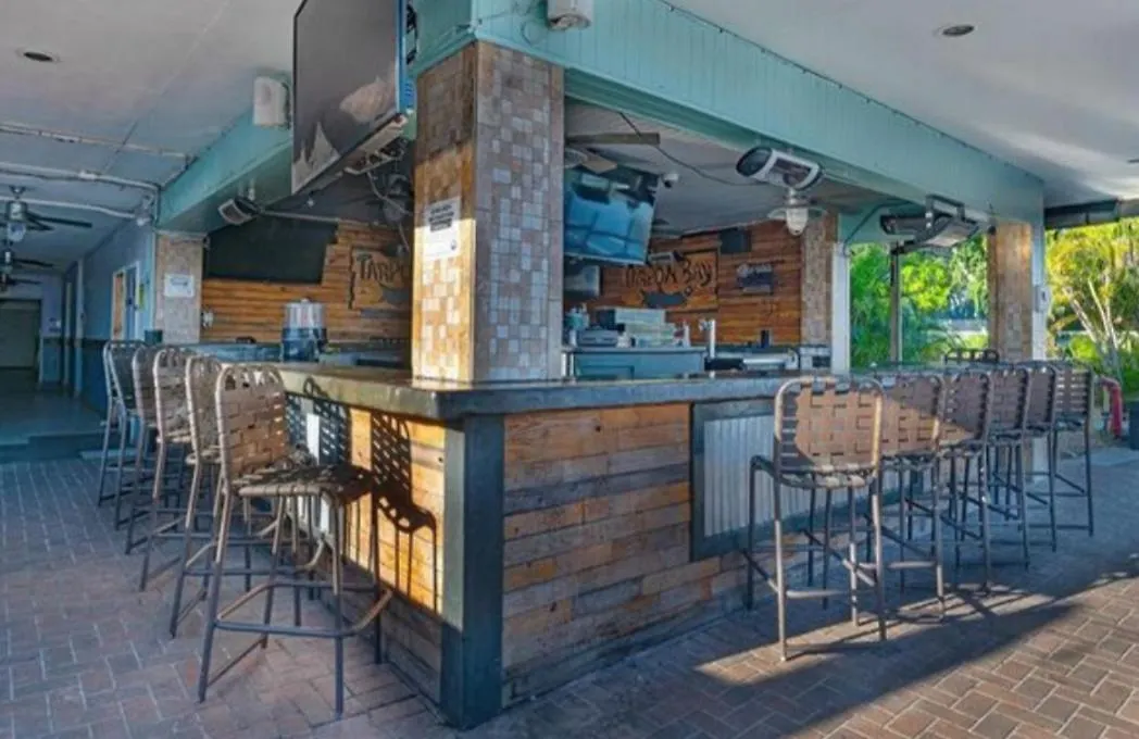 New Listing Cay Close To Beaches, Airport, Stores Aparthotel