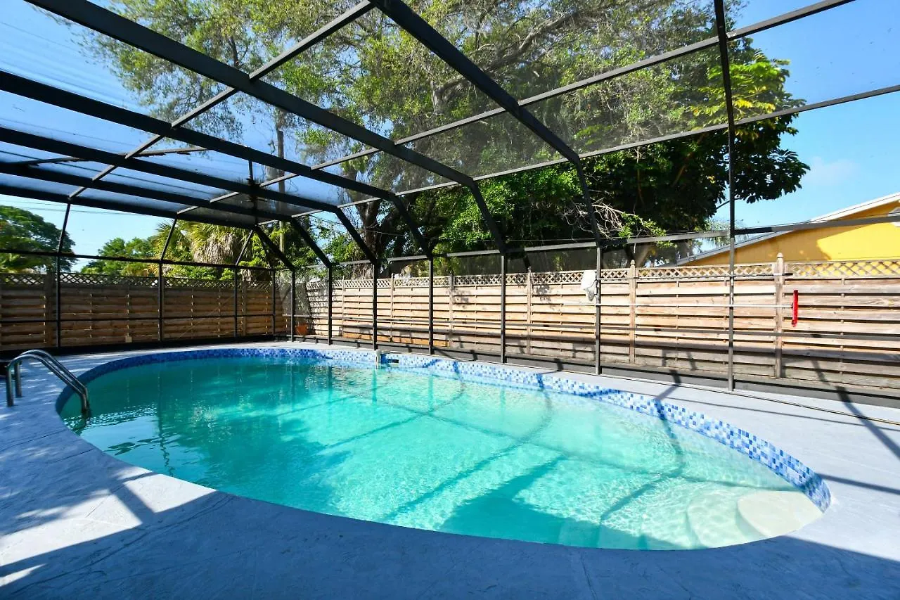 Holiday home Heated Pool - Very Close To Siesta Beach, Restaurants & Shops!
