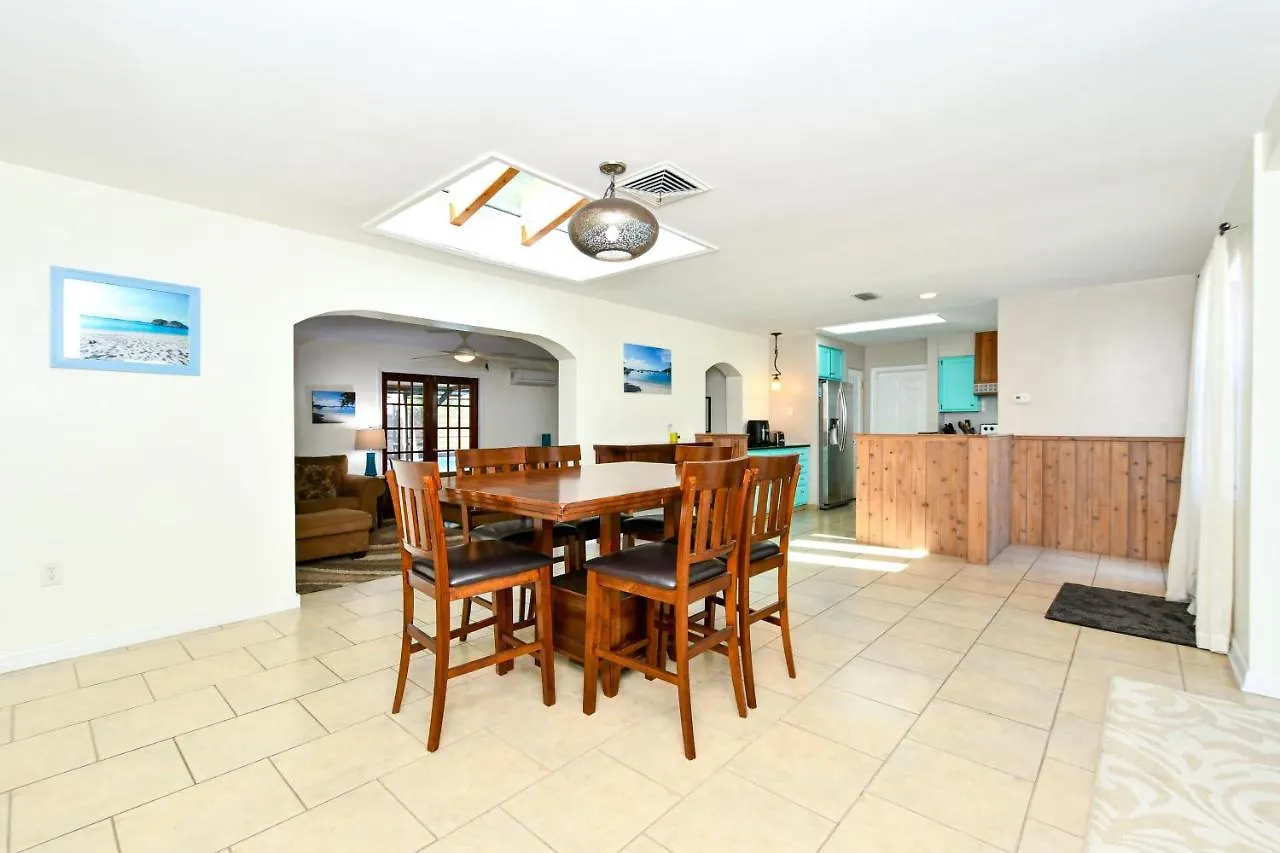 Heated Pool - Very Close To Siesta Beach, Restaurants & Shops! Holiday home