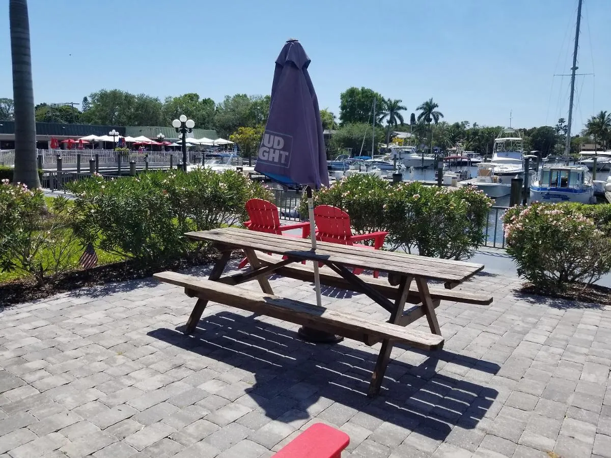 New Listing Cay Close To Beaches, Airport, Stores Aparthotel