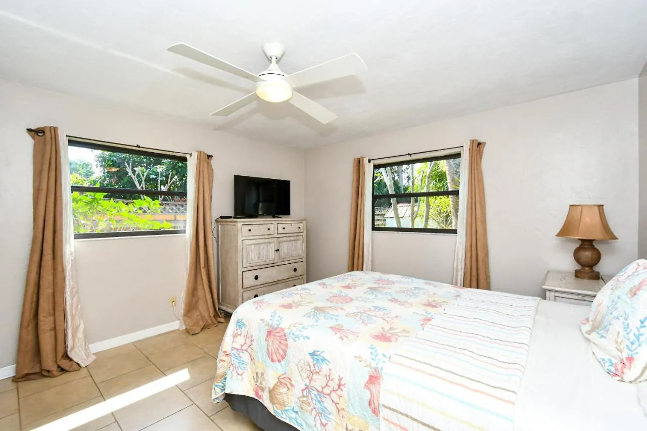 Heated Pool - Very Close To Siesta Beach, Restaurants & Shops! Holiday home *