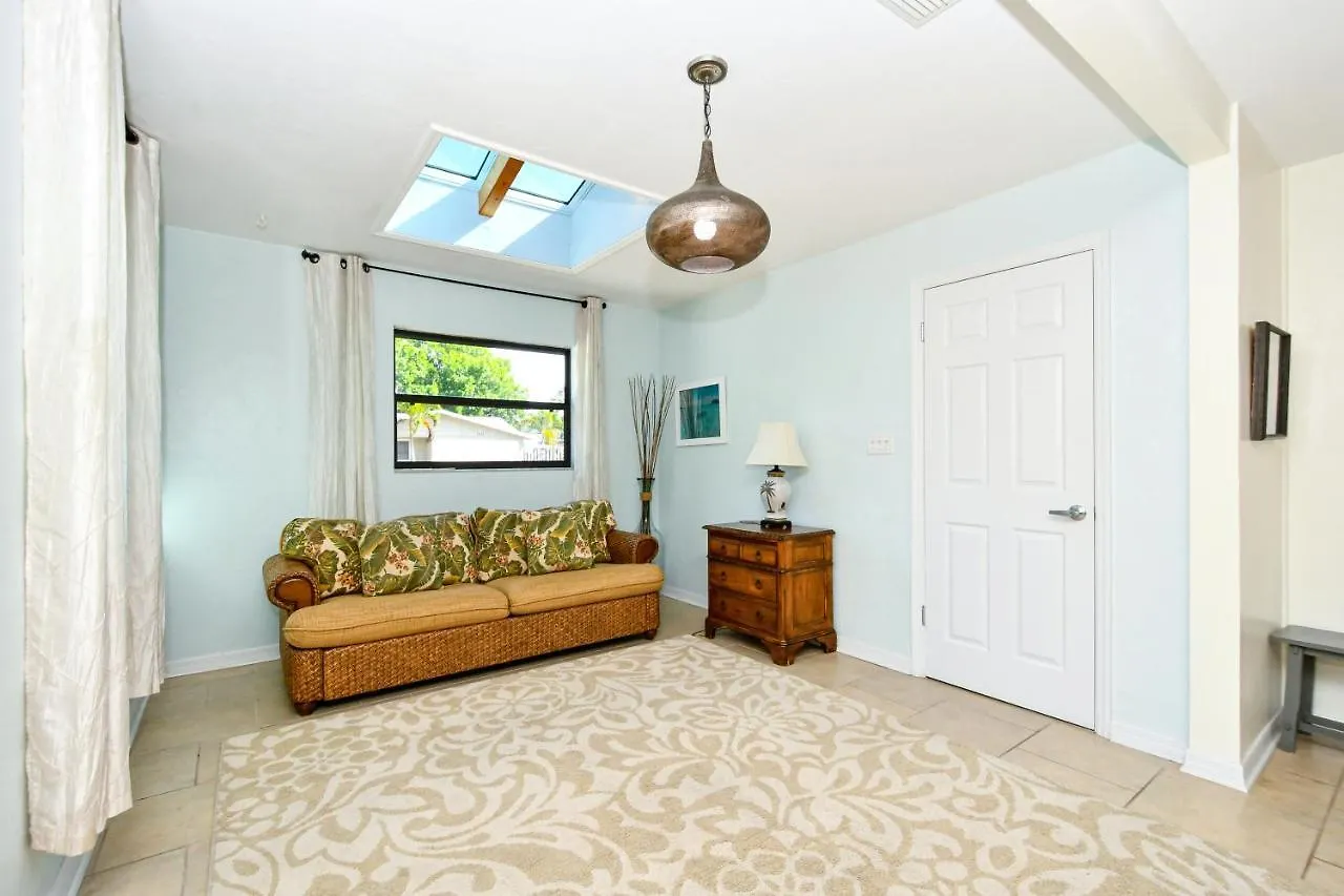 Heated Pool - Very Close To Siesta Beach, Restaurants & Shops! Holiday home Sarasota