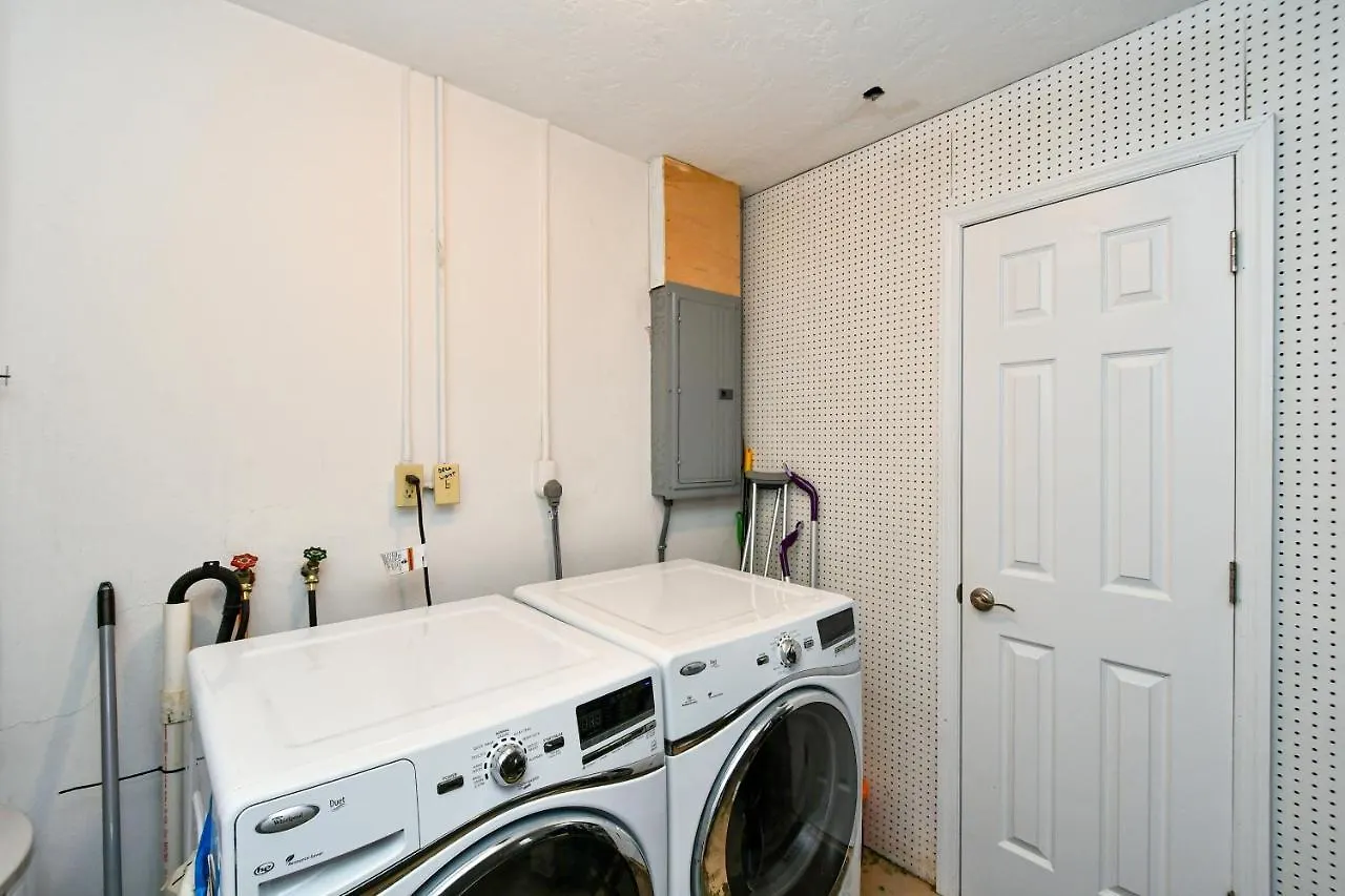 Holiday home Heated Pool - Very Close To Siesta Beach, Restaurants & Shops!