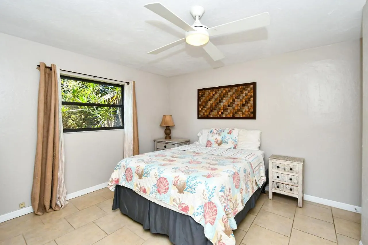 Heated Pool - Very Close To Siesta Beach, Restaurants & Shops!