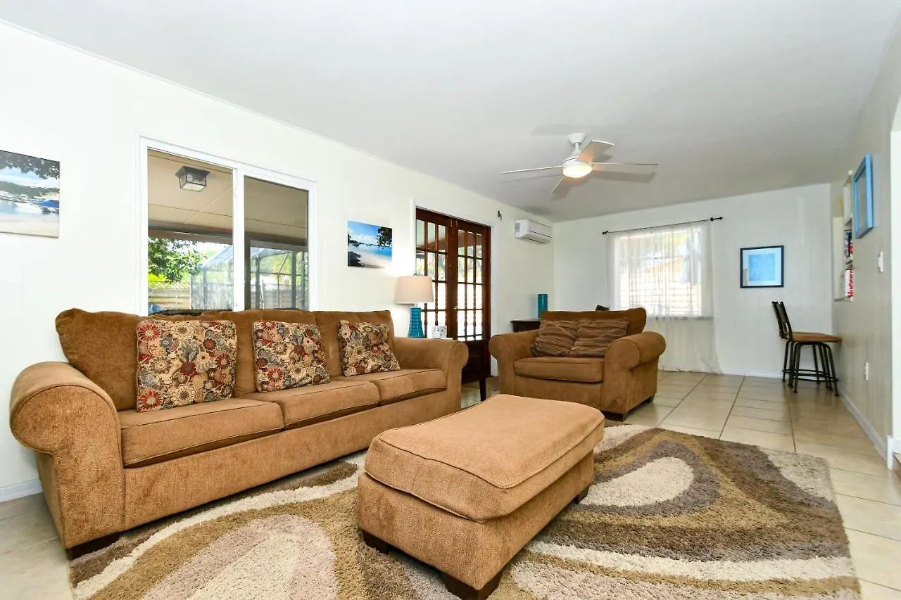 Holiday home Heated Pool - Very Close To Siesta Beach, Restaurants & Shops! *