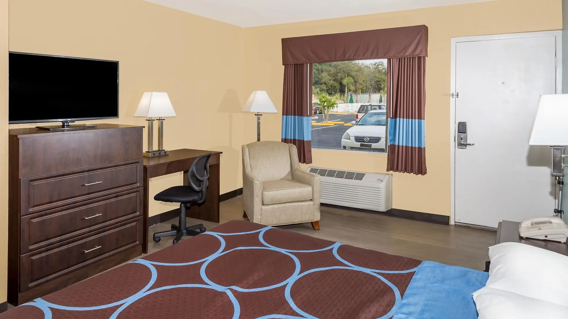 Super 8 By Wyndham Sarasota Near Siesta Key 2*