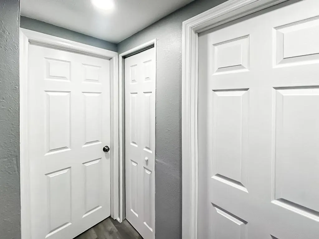 Modern, Spacious, Comfy, Queen Beds, Backyard *