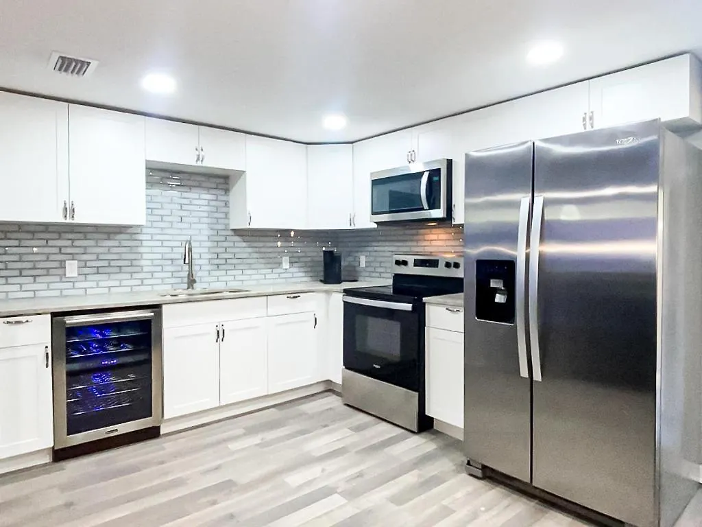 Modern, Spacious, Comfy, Queen Beds, Backyard