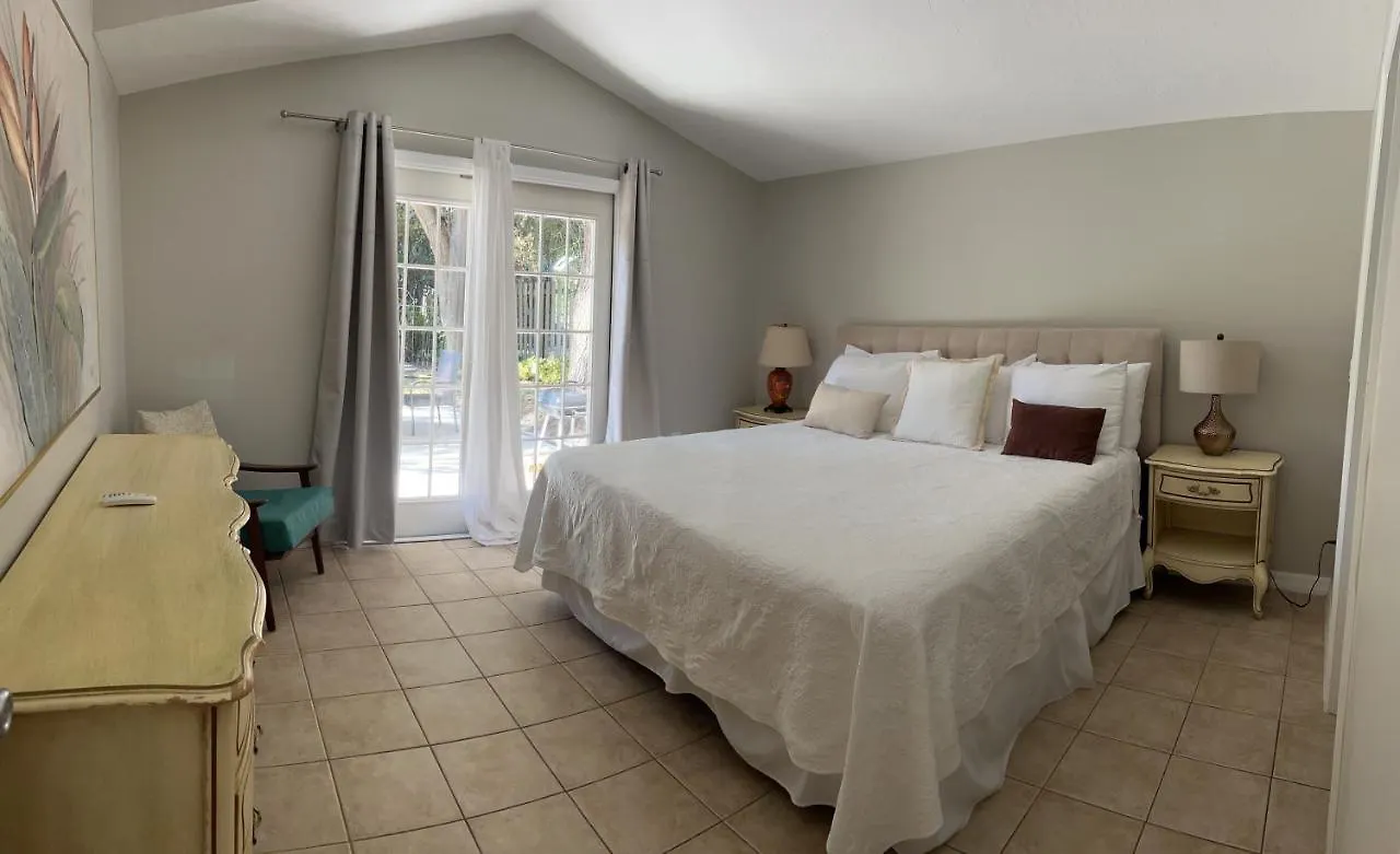 Private With Outside Garden Walk To The Bay And Ringling Museum Minutes From Downtown Villa