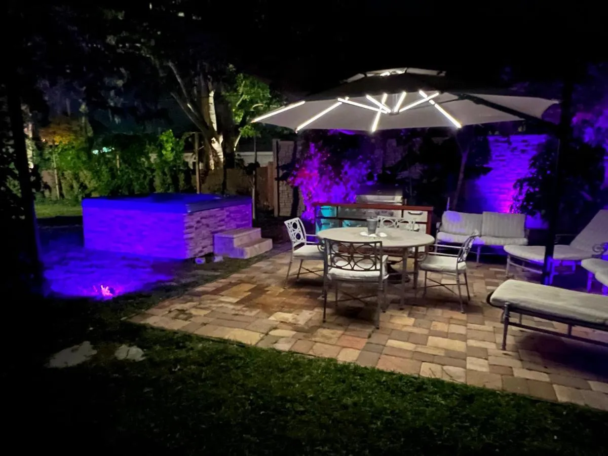 Close To Beaches With Hot Tub And Large Garden
