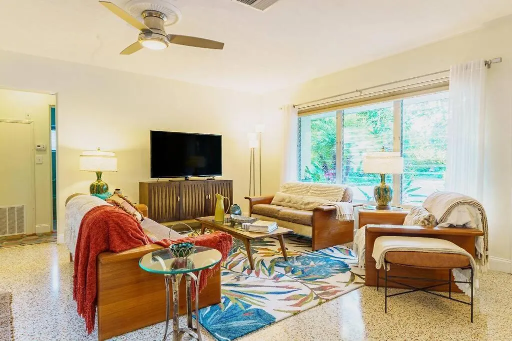 Beautiful Glam Mid-century 1 Block From Bay With Firepit Holiday home Sarasota