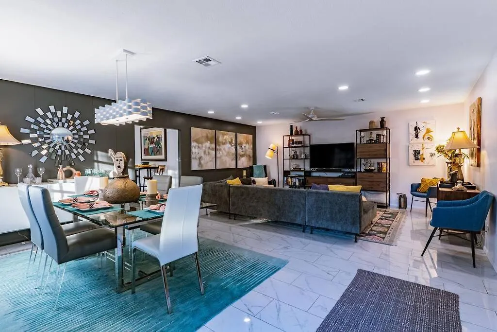 Cosmopolitan Suite, Centrally Located To Downtown And The Beach. Sarasota