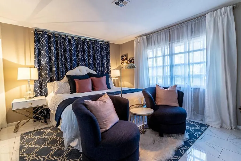 Apartment Cosmopolitan Suite, Centrally Located To Downtown And The Beach.
