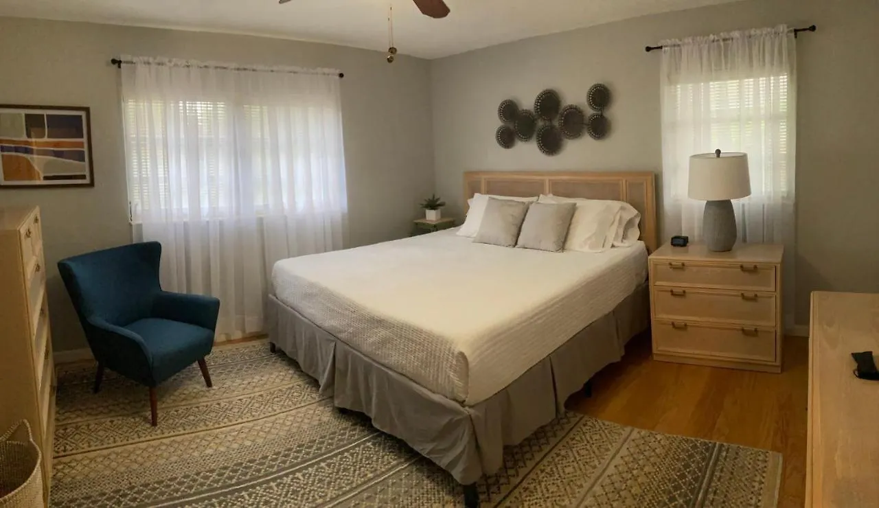 Boho Vibe 3b/2b Centrally Located Alta Vista *