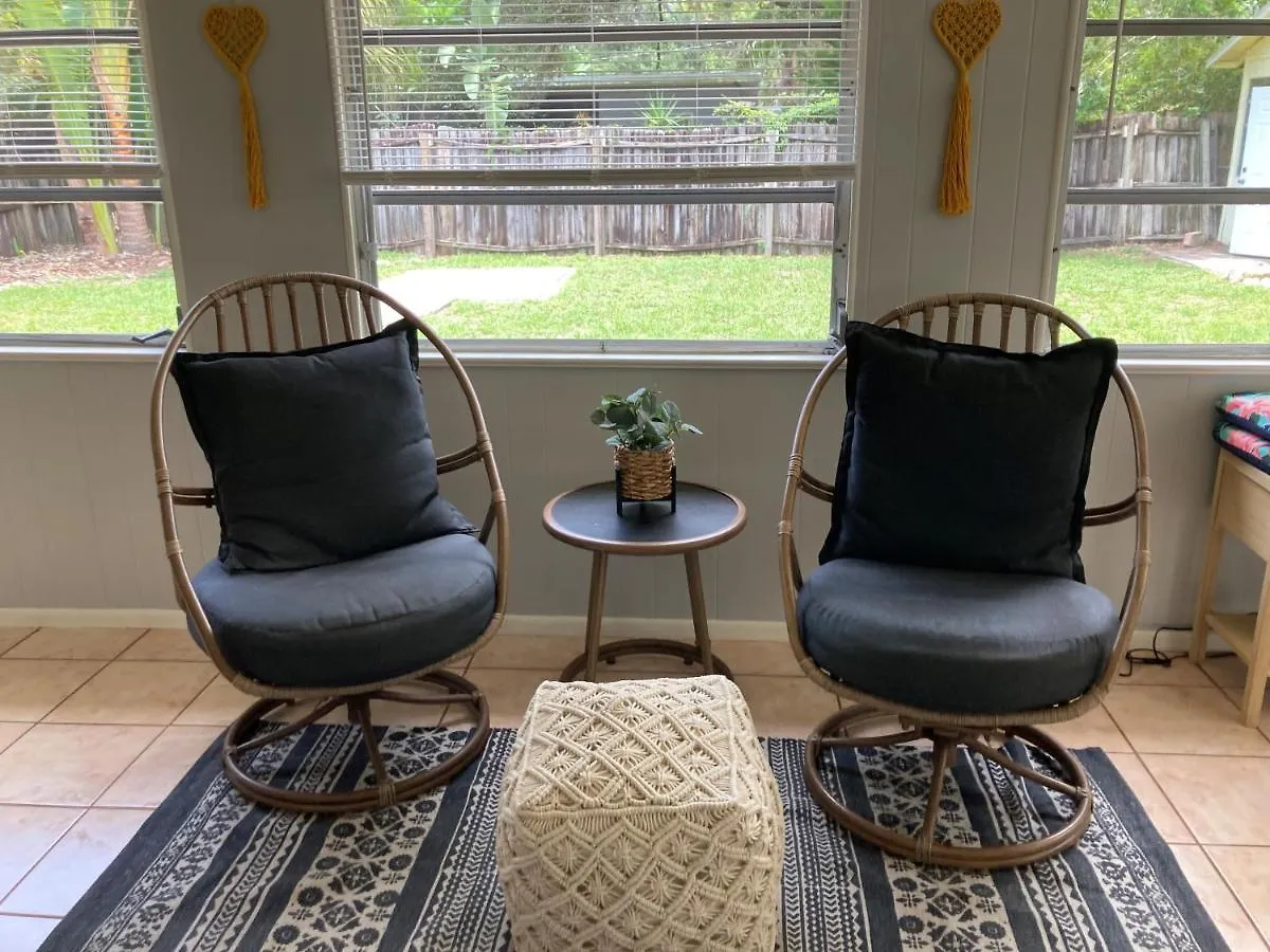 Boho Vibe 3b/2b Centrally Located Alta Vista Sarasota