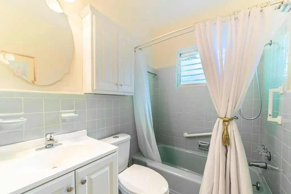 Beautiful Glam Mid-century 1 Block From Bay With Firepit Holiday home