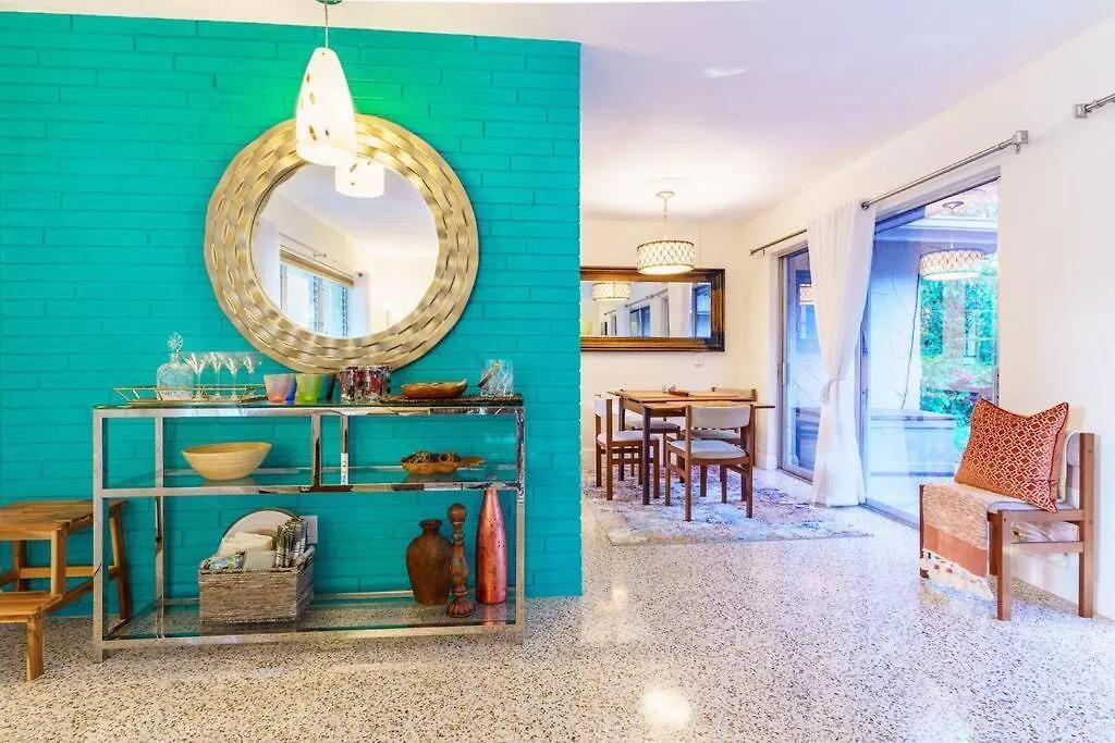 Beautiful Glam Mid-century 1 Block From Bay With Firepit Holiday home *