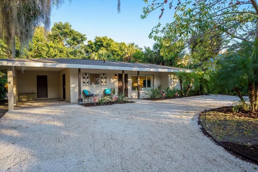 Beautiful Glam Mid-century 1 Block From Bay With Firepit Sarasota
