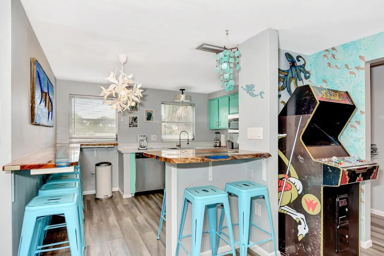 Holiday home Mermaid House With Pool Jacuzzi Steps To Siesta Key