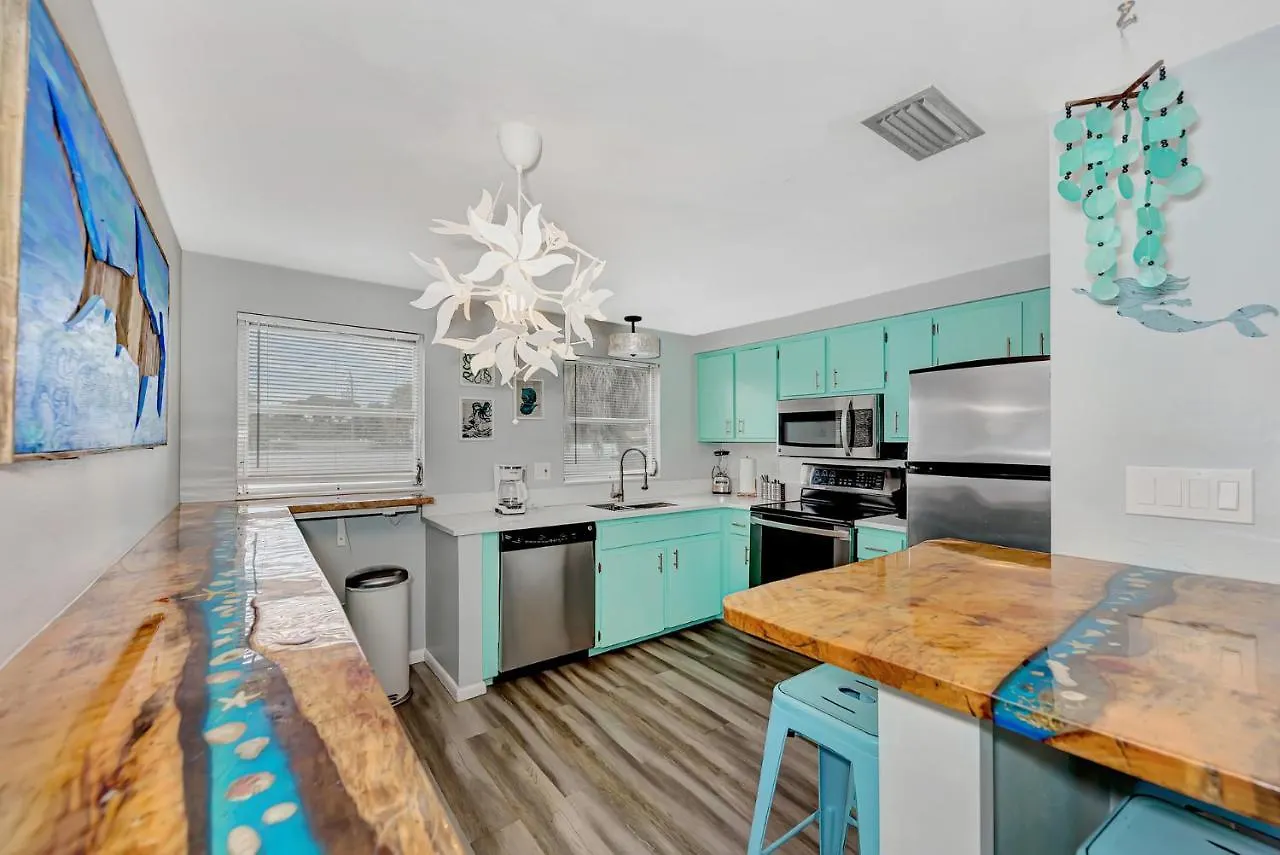 Holiday home Mermaid House With Pool Jacuzzi Steps To Siesta Key *