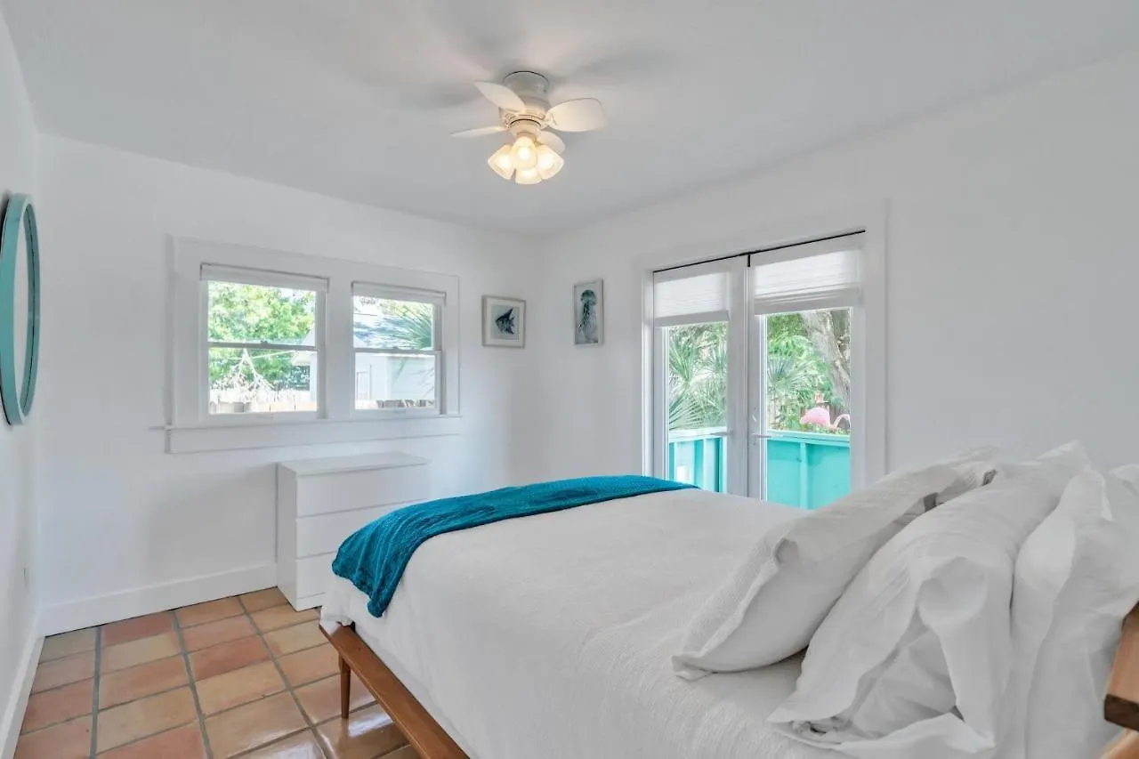 Sarasota, Fl - Bright & Breezy Coastal Vibes - 10 Mins To White Beaches Holiday home *
