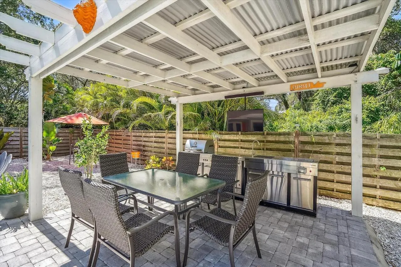 Holiday home Sapphire Shores - W/ Heated Pool And Backyard Oasis Sarasota