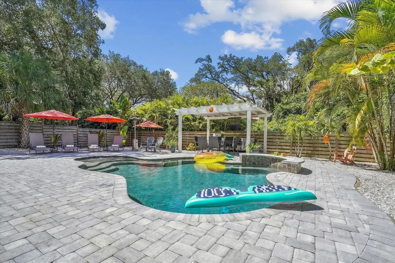 Sapphire Shores - W/ Heated Pool And Backyard Oasis Holiday home *