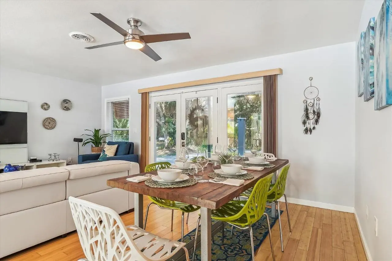 Sapphire Shores - W/ Heated Pool And Backyard Oasis Holiday home Sarasota