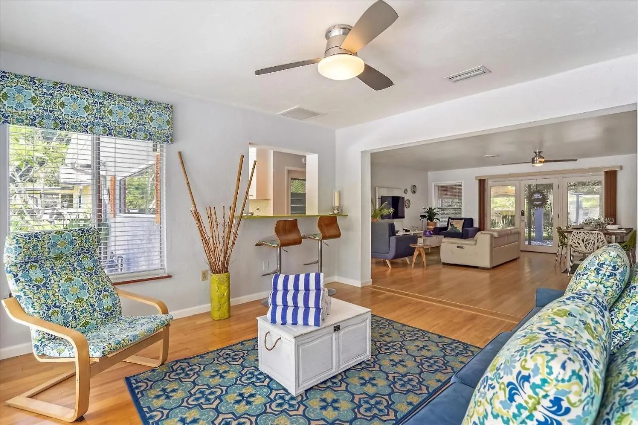 Holiday home Sapphire Shores - W/ Heated Pool And Backyard Oasis Sarasota